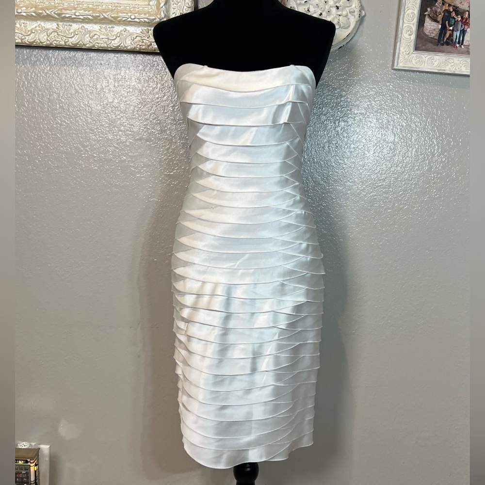 BCBGMaxAzria White Strapless Pleated Satin Cocktail Dress